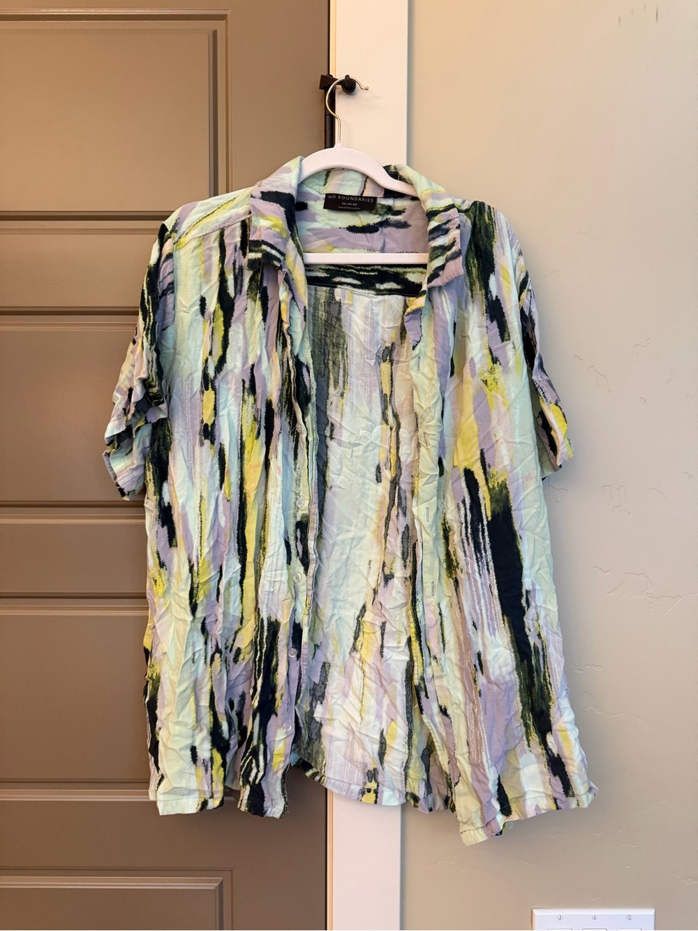 No Boundaries Abstract Stripe Button-Down Shirt in Light Multi